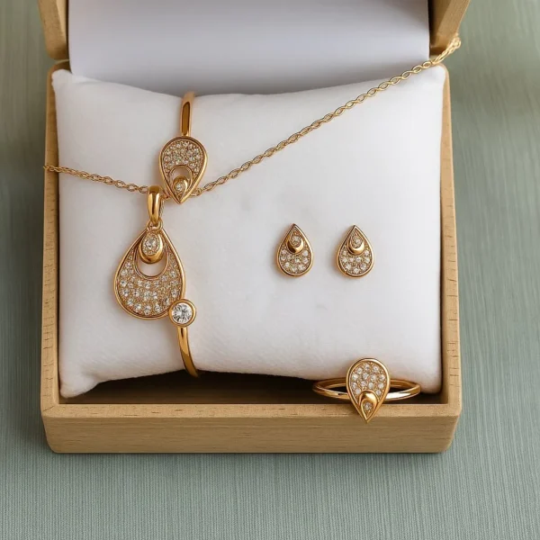 Stunning gold jewelry set